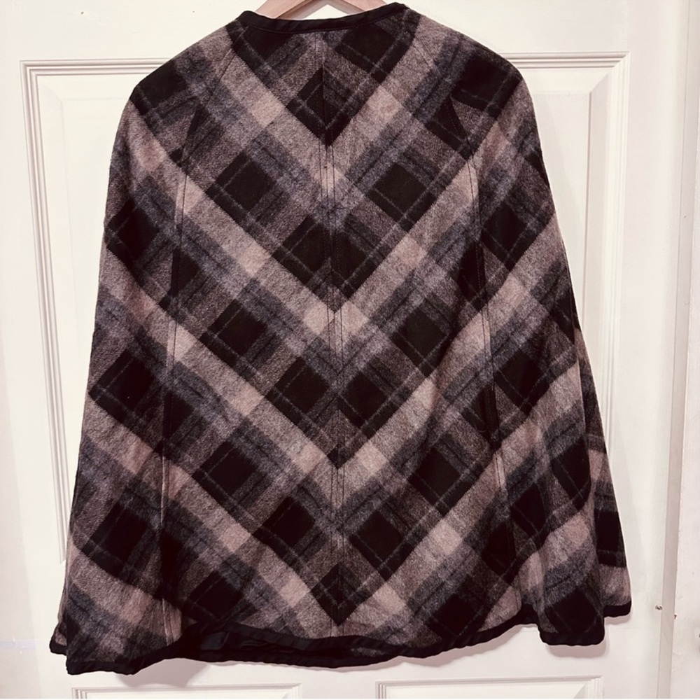 Zara | Cape | Plaid Cape | Beige, Gray & Black - Picture 6 of 7